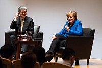Bundeskanzlerin Merkel mit dem Präsidenten der Keio Universität Akira Haseyama